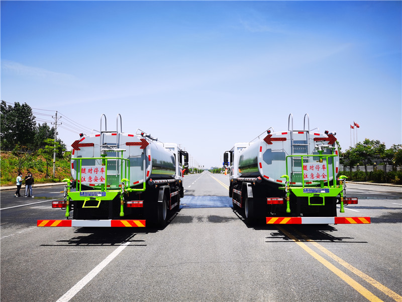 東風D9新款10-12噸環(huán)衛(wèi)灑水車--國六系列