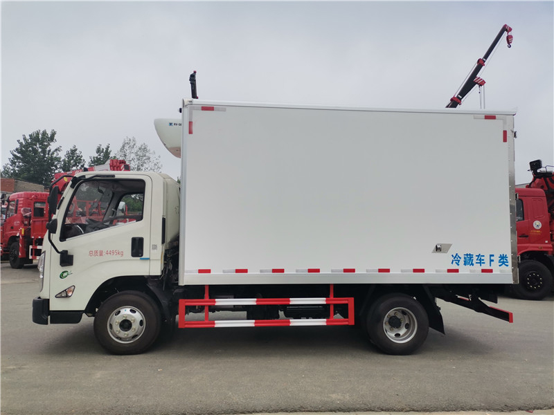 國(guó)六江鈴凱運(yùn)4.2米肉鉤冷藏車(chē)